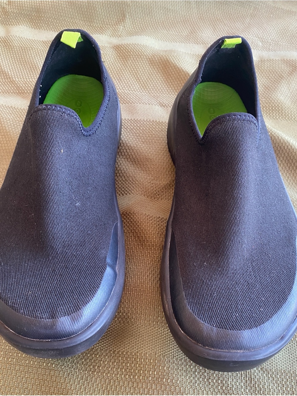 OOFOS Women's Slip-On Sneakers in Dark Navy with Lime Green Accents Size 7